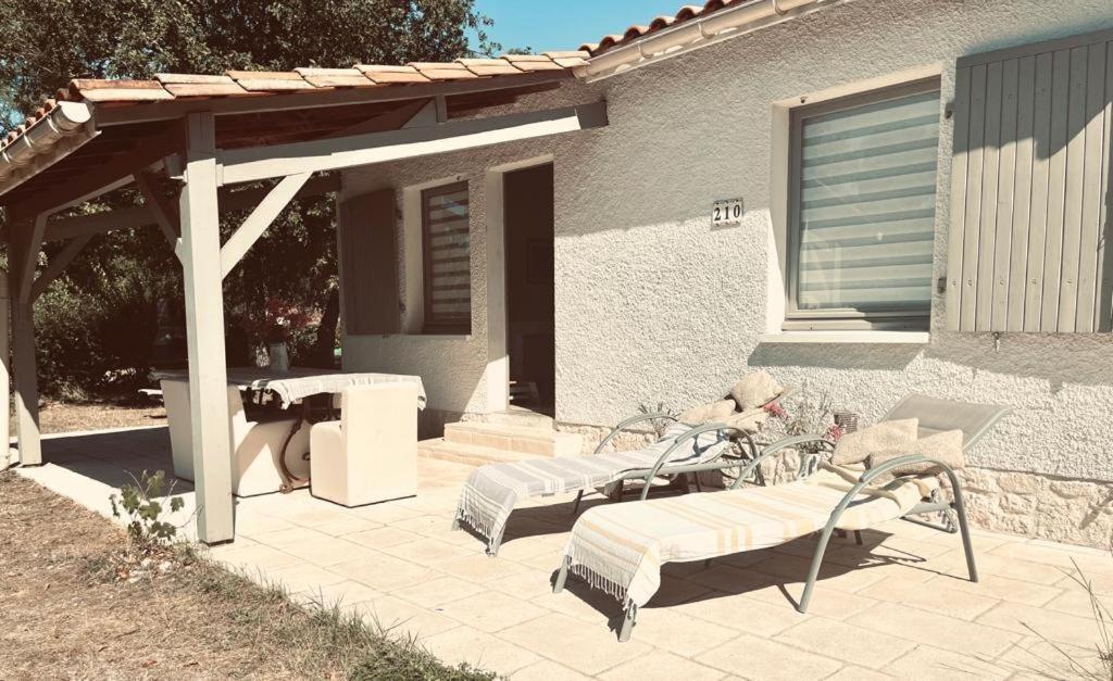 Etang Vallier Resort Brossac Exterior foto
