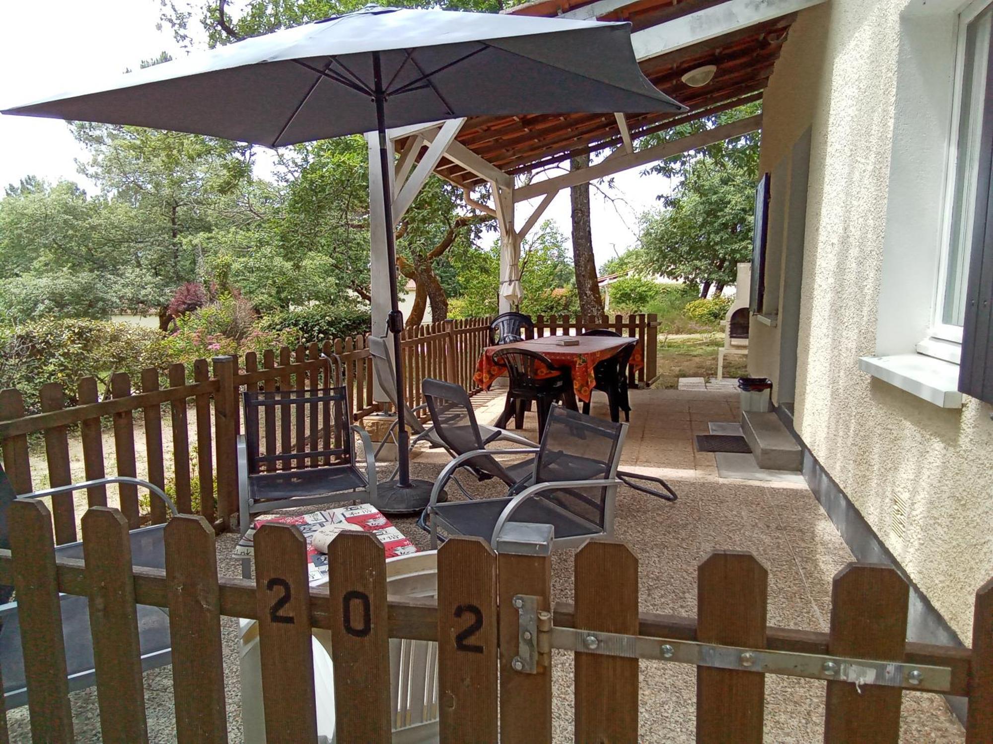 Etang Vallier Resort Brossac Exterior foto