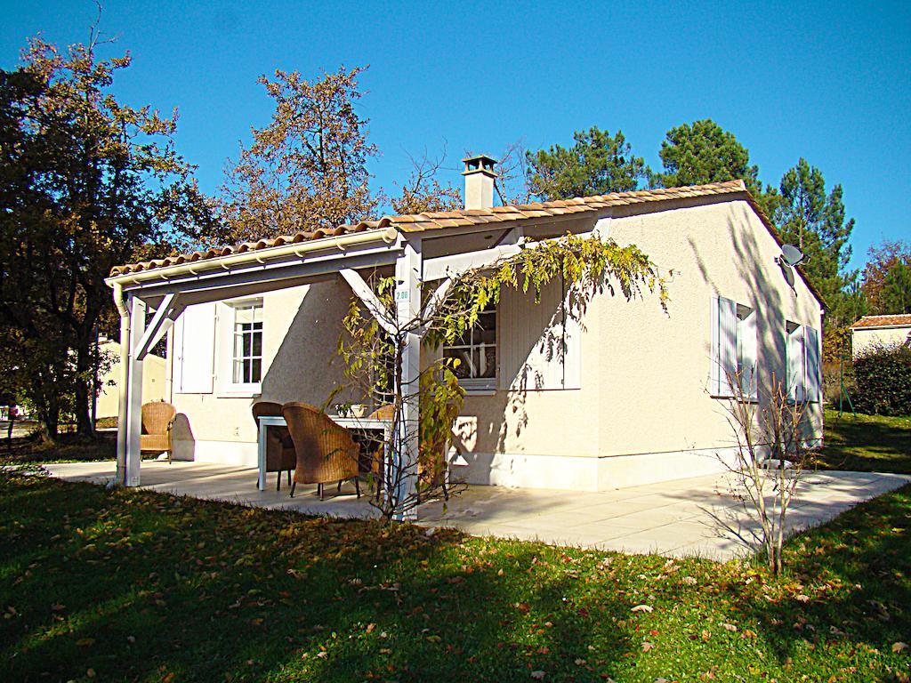 Etang Vallier Resort Brossac Habitación foto