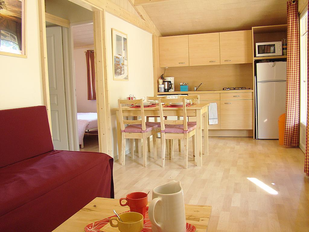 Etang Vallier Resort Brossac Habitación foto